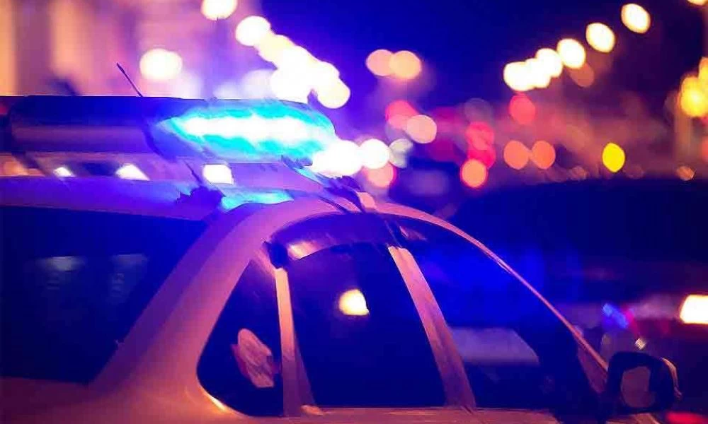 Μαινόμενο πλήθος κυνηγούσε δύο άντρες που παρενόχλησαν κοπέλα
